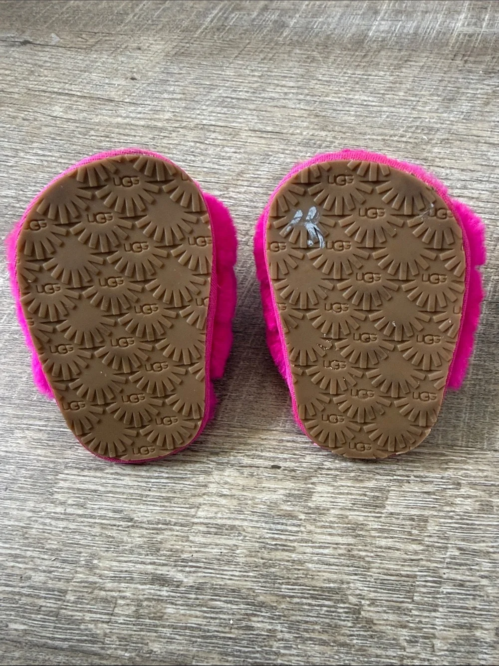 Baby UGG Fluff Yeah Pink Slippers Size 02/03
